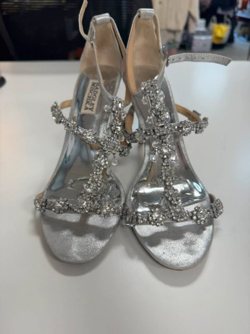 Badgley Mischka Silver Crystal Rhinestone T-Strap Stiletto Heels Leather Size 6.